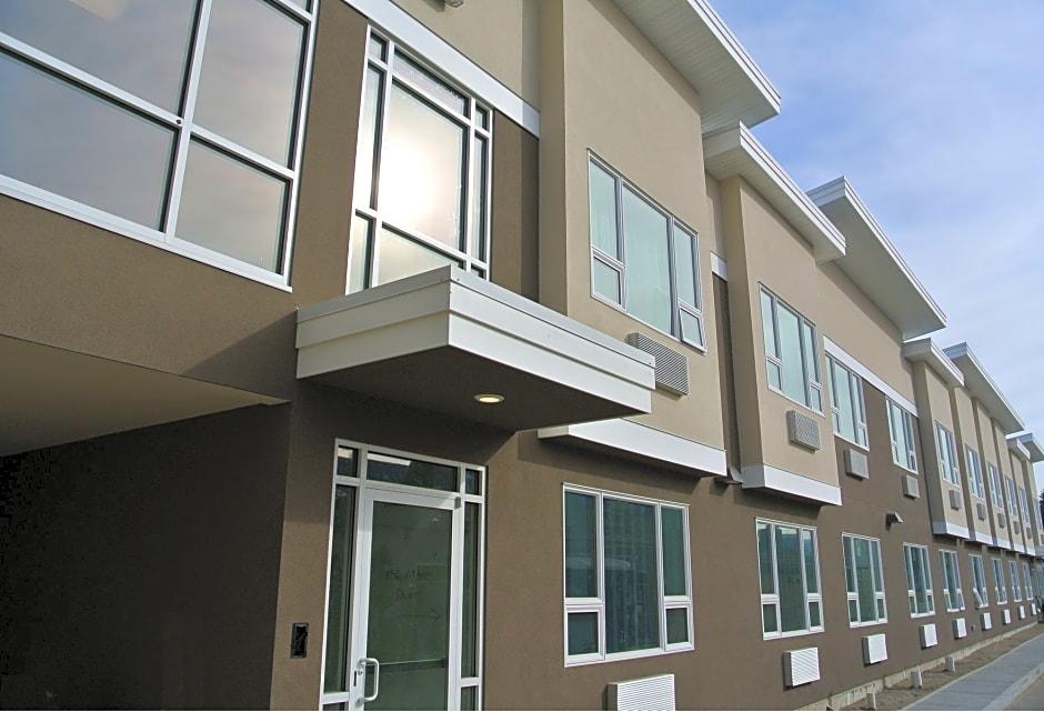 Econo Lodge Inn & Suites Kelowna Exterior photo