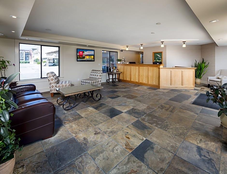 Econo Lodge Inn & Suites Kelowna Exterior photo